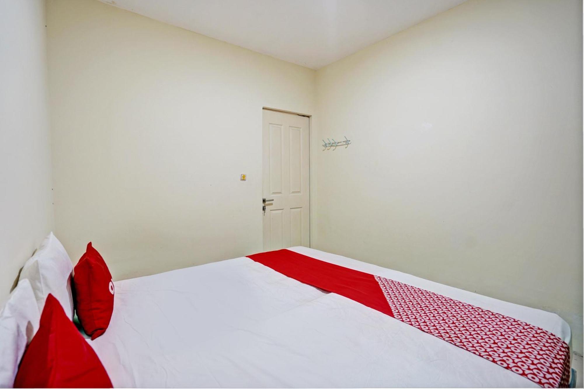 Oyo 93112 Garden Homestay 3 Merlion スラバヤ エクステリア 写真