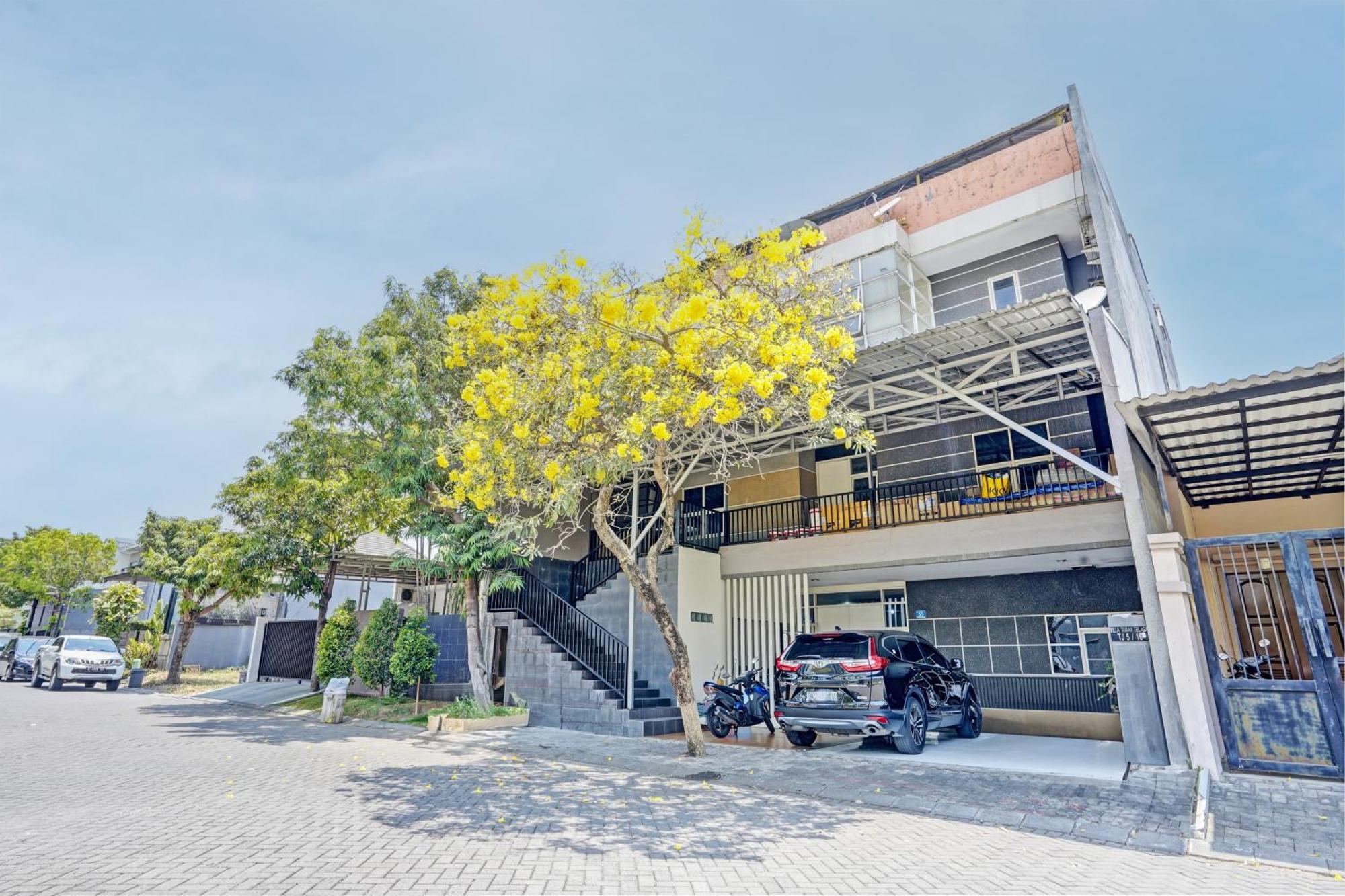 Oyo 93112 Garden Homestay 3 Merlion スラバヤ エクステリア 写真